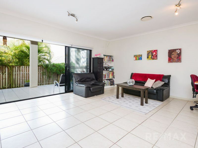 Photo - 45 Azzurra Dr , Varsity Lakes QLD 4227 - Image 3