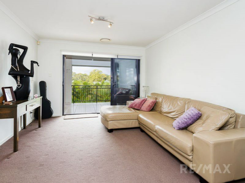 Photo - 45 Azzurra Dr , Varsity Lakes QLD 4227 - Image 7