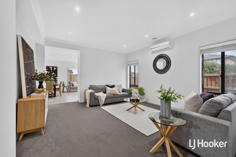 Photo - 45 Beachside Crescent, Point Cook VIC 3030 - Image 3