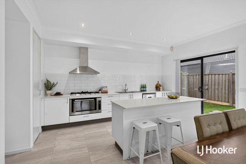 Photo - 45 Beachside Crescent, Point Cook VIC 3030 - Image 5
