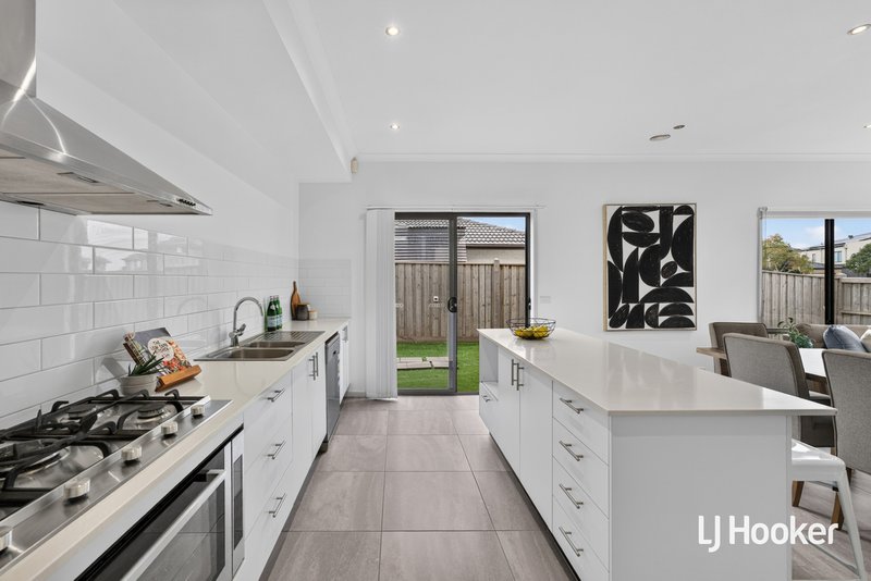 Photo - 45 Beachside Crescent, Point Cook VIC 3030 - Image 6