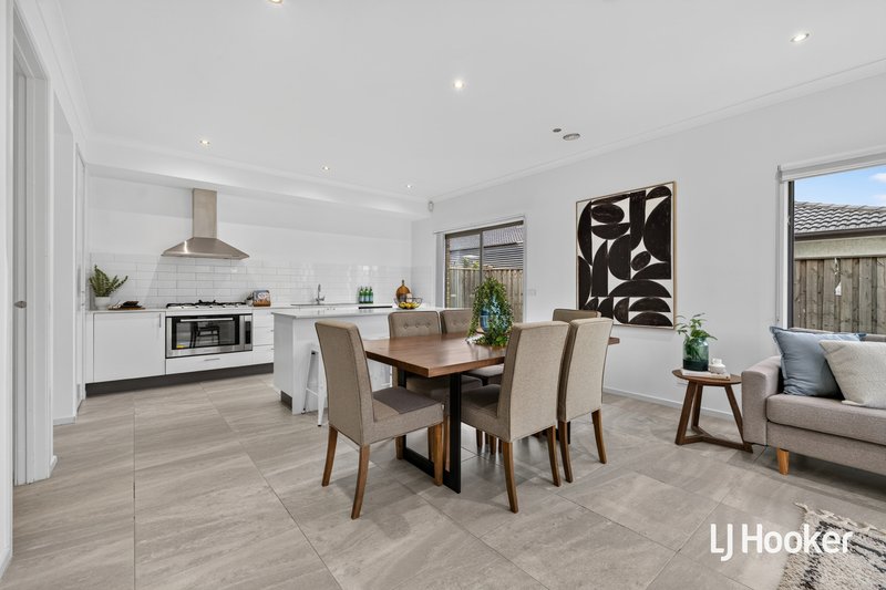 Photo - 45 Beachside Crescent, Point Cook VIC 3030 - Image 7