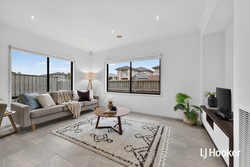 Photo - 45 Beachside Crescent, Point Cook VIC 3030 - Image 8