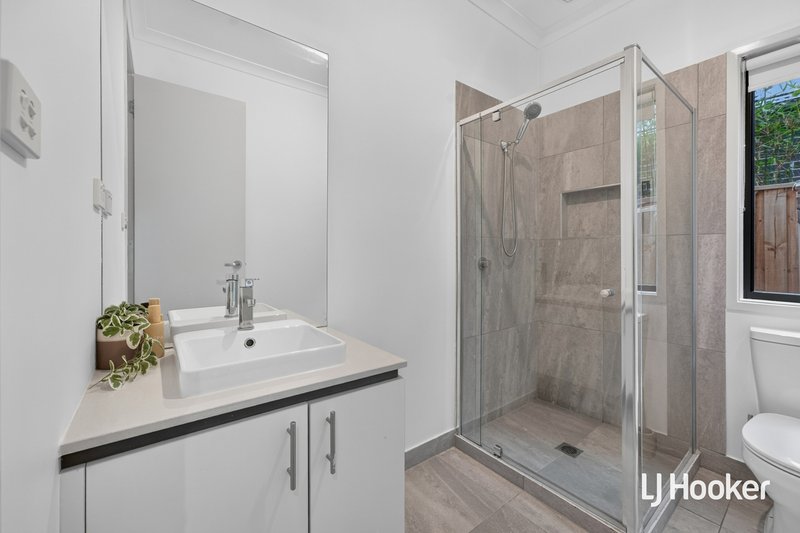 Photo - 45 Beachside Crescent, Point Cook VIC 3030 - Image 9