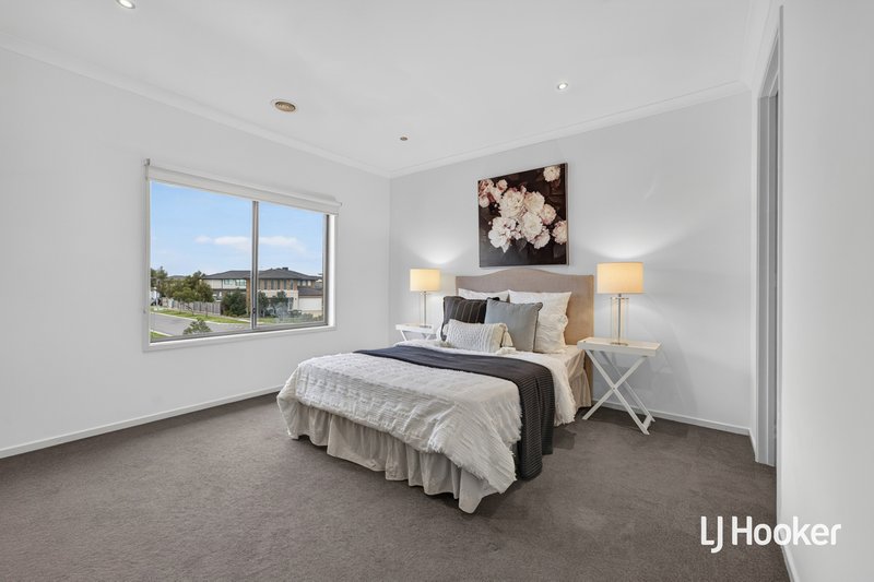 Photo - 45 Beachside Crescent, Point Cook VIC 3030 - Image 11