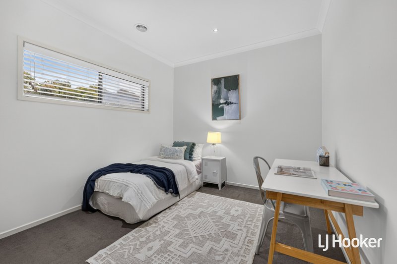 Photo - 45 Beachside Crescent, Point Cook VIC 3030 - Image 14