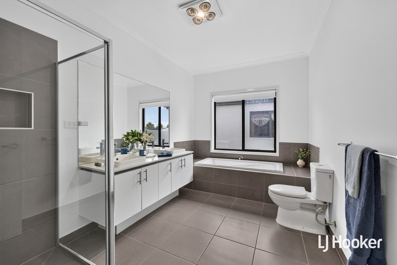 Photo - 45 Beachside Crescent, Point Cook VIC 3030 - Image 15