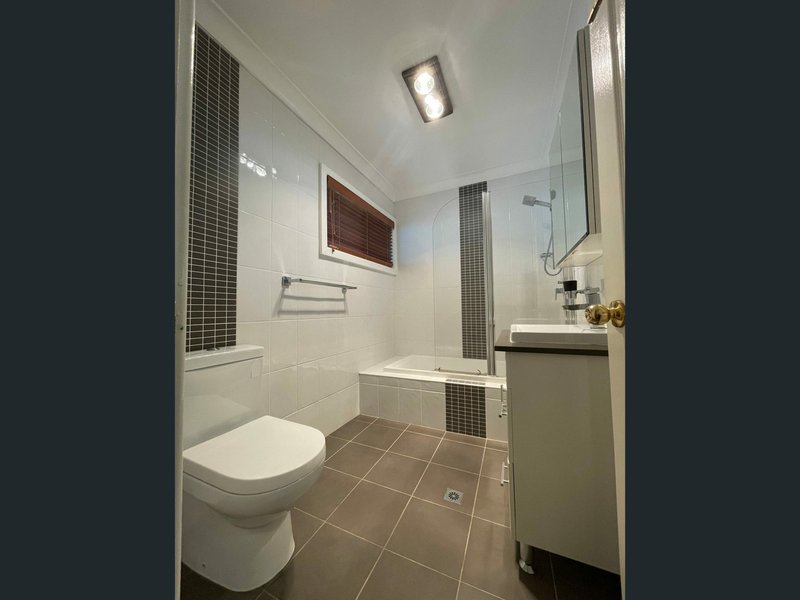 Photo - 45 Bingara Road, Macquarie Fields NSW 2564 - Image 3