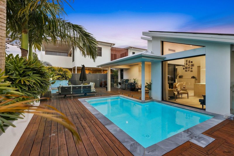 Photo - 45 Binya Avenue, Coolangatta QLD 4225 - Image 3