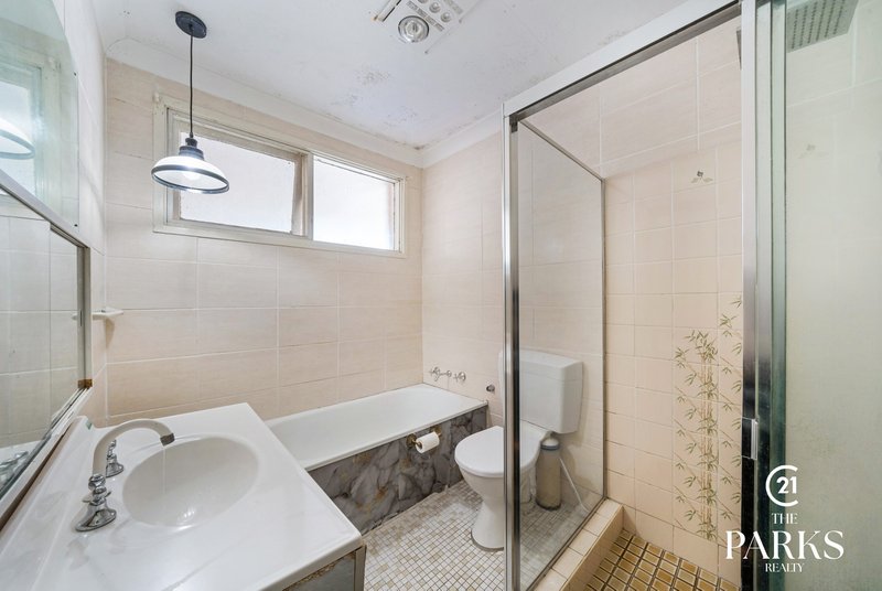 Photo - 45 Birkdale Crescent, Liverpool NSW 2170 - Image 6