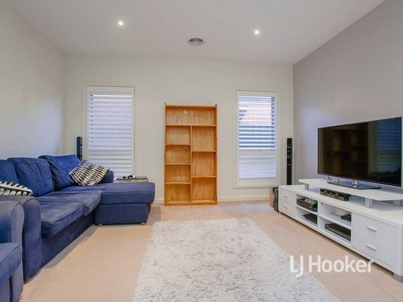 Photo - 45 Brownlow Drive, Point Cook VIC 3030 - Image 5