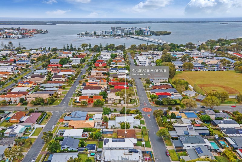 Photo - 45 Bruce Avenue, Paradise Point QLD 4216 - Image 2