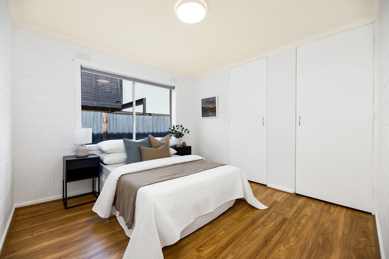 Photo - 4/5 Burns Avenue, Clayton South VIC 3169 - Image 5