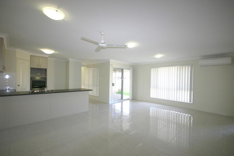 Photo - 45 Burns Circuit, Augustine Heights QLD 4300 - Image 2