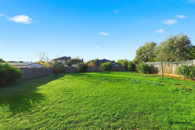 Photo - 45 Cairns Drive, Darley VIC 3340 - Image 11