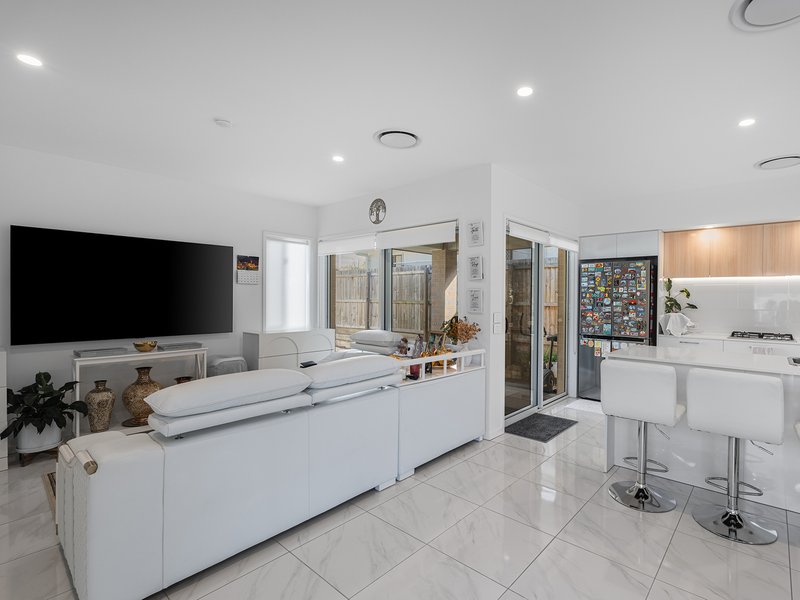 Photo - 45 Cambridge Way, Ripley QLD 4306 - Image 14