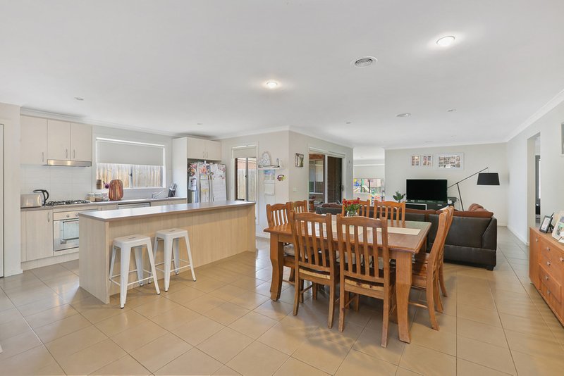 Photo - 45 Canopus Crescent, Lara VIC 3212 - Image 2