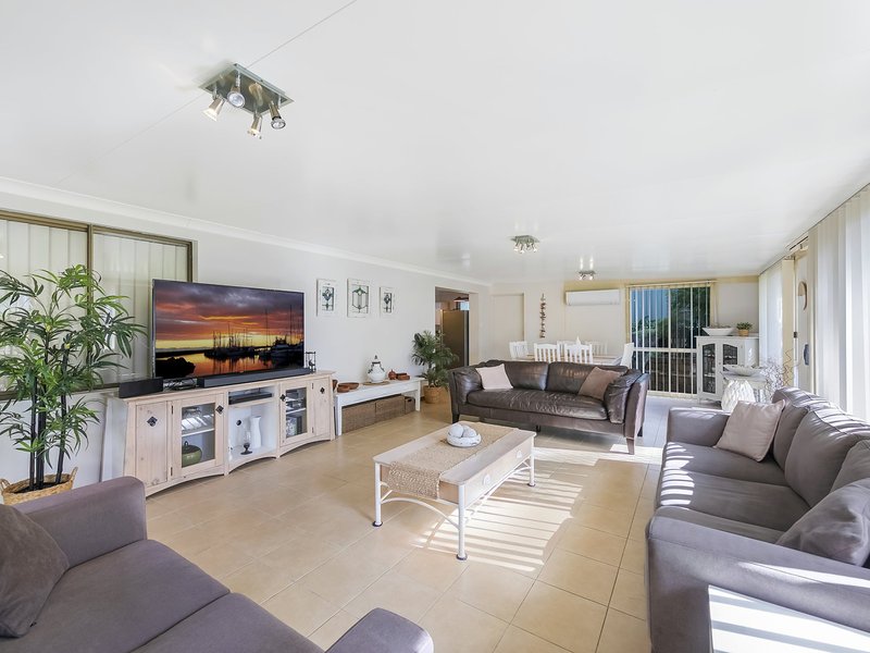 Photo - 45 Carinya Street, Charmhaven NSW 2263 - Image 3