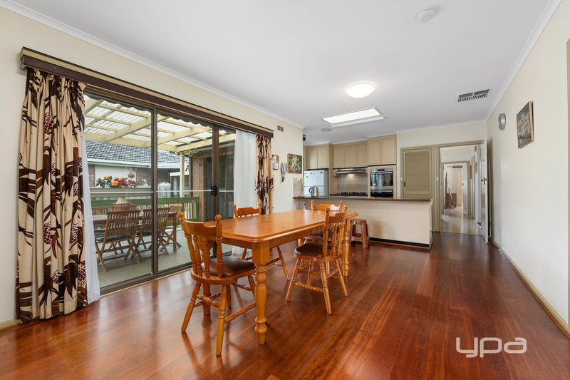 Photo - 45 Charlbury Grove, St Albans VIC 3021 - Image 6