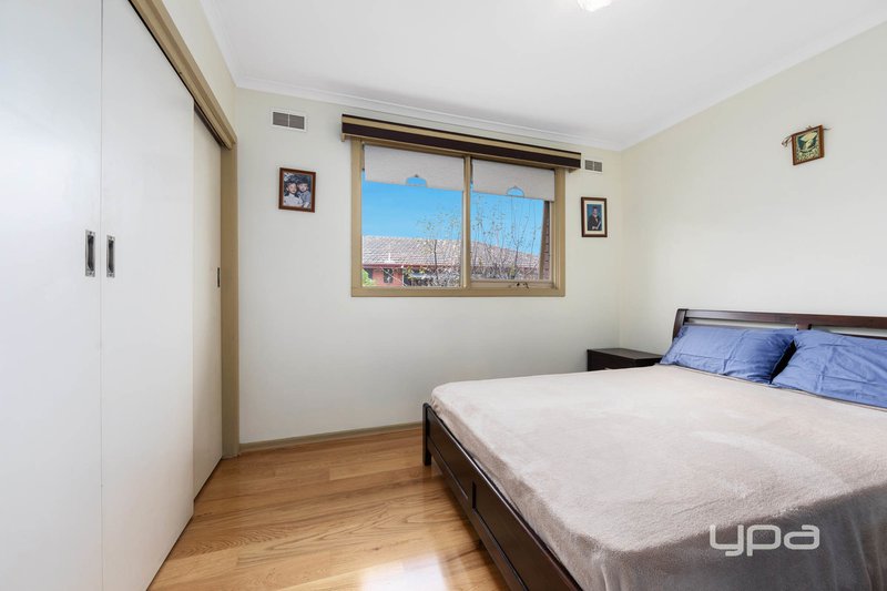 Photo - 45 Charlbury Grove, St Albans VIC 3021 - Image 12