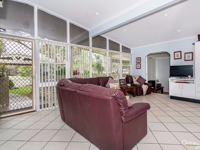 Photo - 45 Clare Crescent, Berkeley Vale NSW 2261 - Image 3