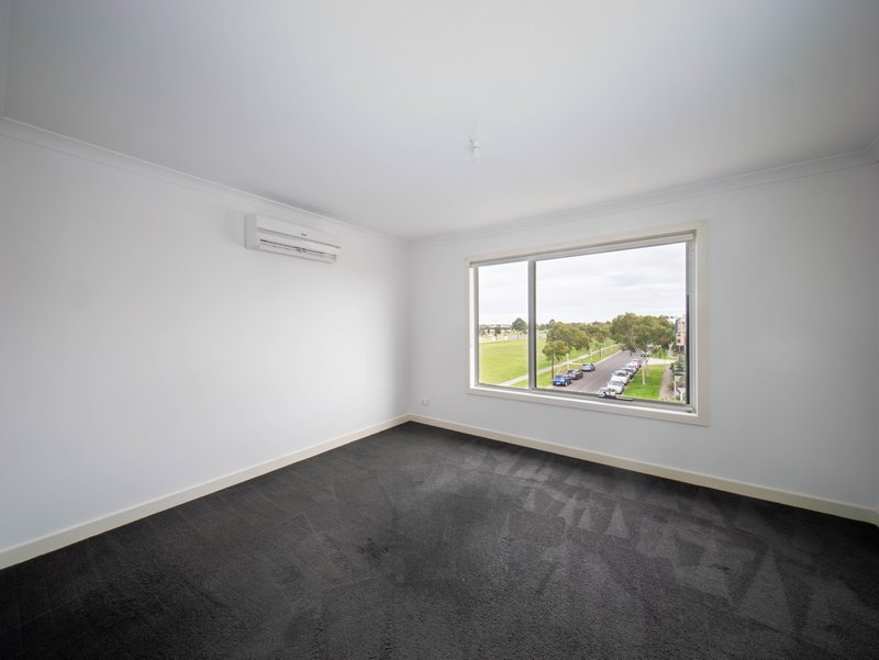 Photo - 45 Clarendon Avenue, Craigieburn VIC 3064 - Image 5