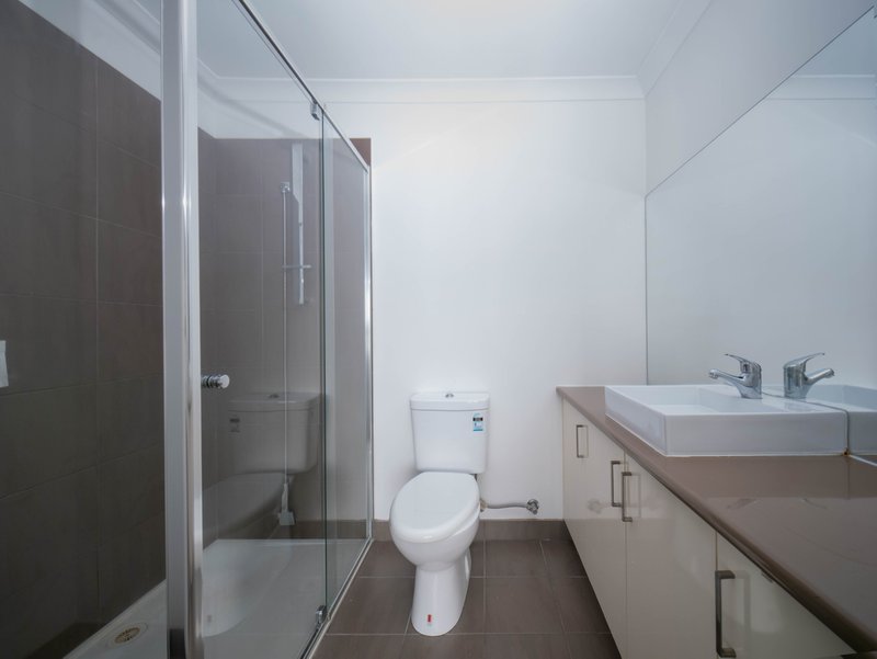 Photo - 45 Clarendon Avenue, Craigieburn VIC 3064 - Image 6