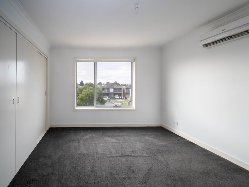 Photo - 45 Clarendon Avenue, Craigieburn VIC 3064 - Image 7