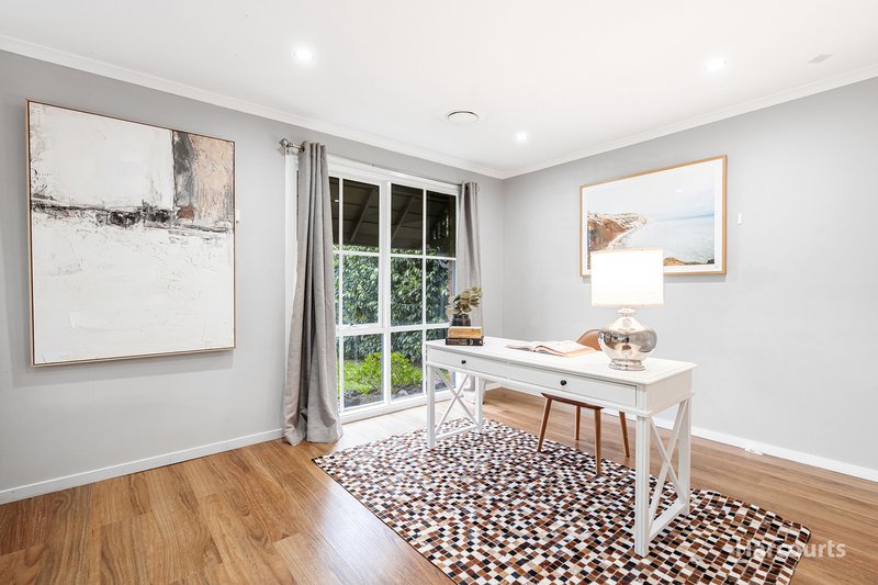 Photo - 45 Collins Crescent, Berwick VIC 3806 - Image 4
