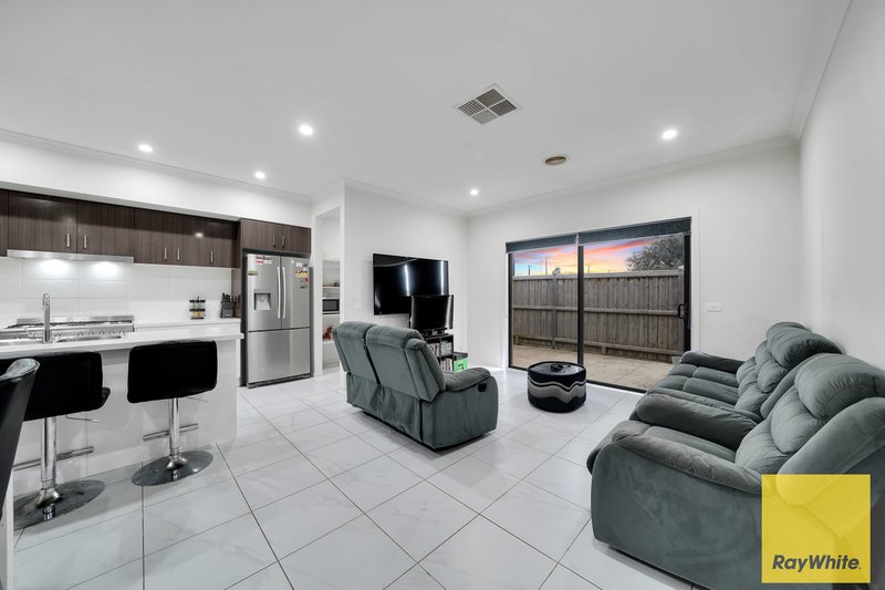 Photo - 45 Colonial Circuit, Tarneit VIC 3029 - Image 6