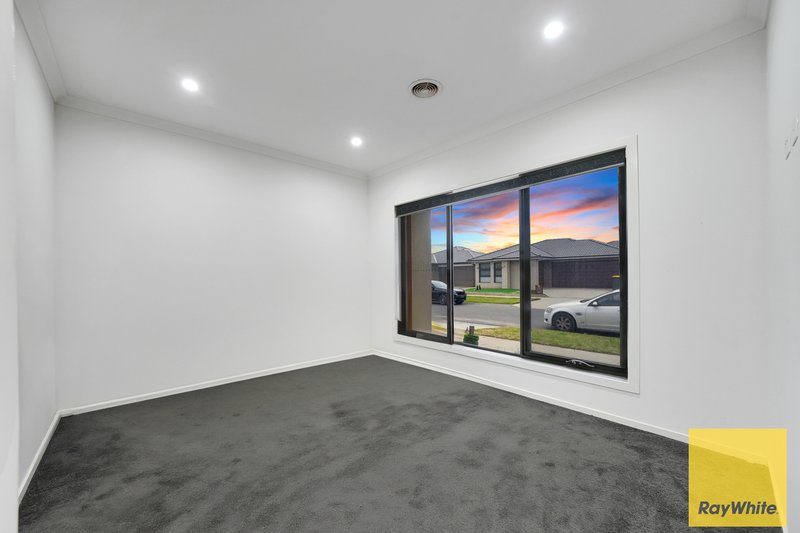 Photo - 45 Colonial Circuit, Tarneit VIC 3029 - Image 12