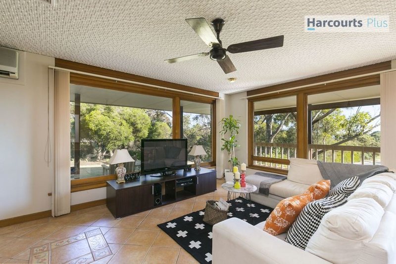 Photo - 45 Columbia Crescent, Hallett Cove SA 5158 - Image 3