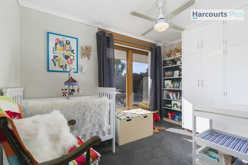 Photo - 45 Columbia Crescent, Hallett Cove SA 5158 - Image 10