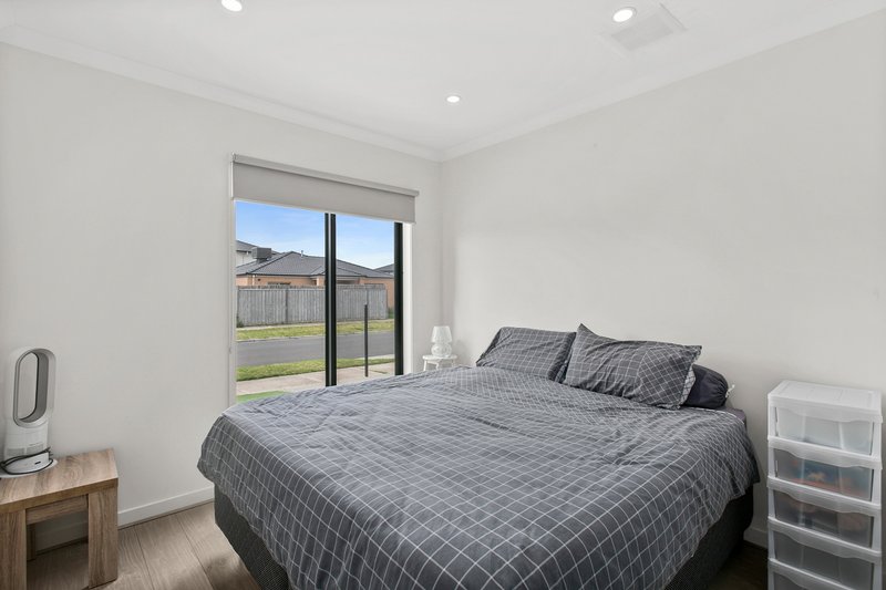 Photo - 45 Columbus Street, Point Cook VIC 3030 - Image 7