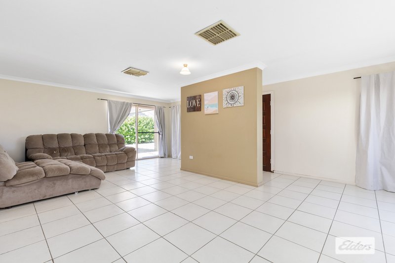 Photo - 45 Crinum Crescent, Emerald QLD 4720 - Image 10