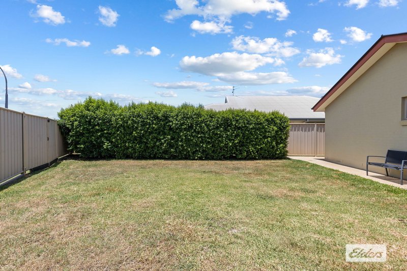 Photo - 45 Crinum Crescent, Emerald QLD 4720 - Image 20