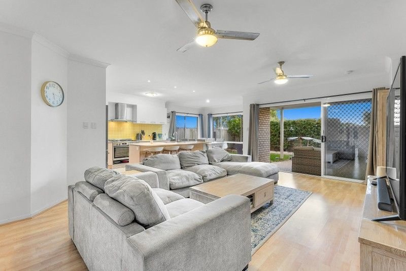 Photo - 45 Daintree Circuit, North Lakes QLD 4509 - Image 4