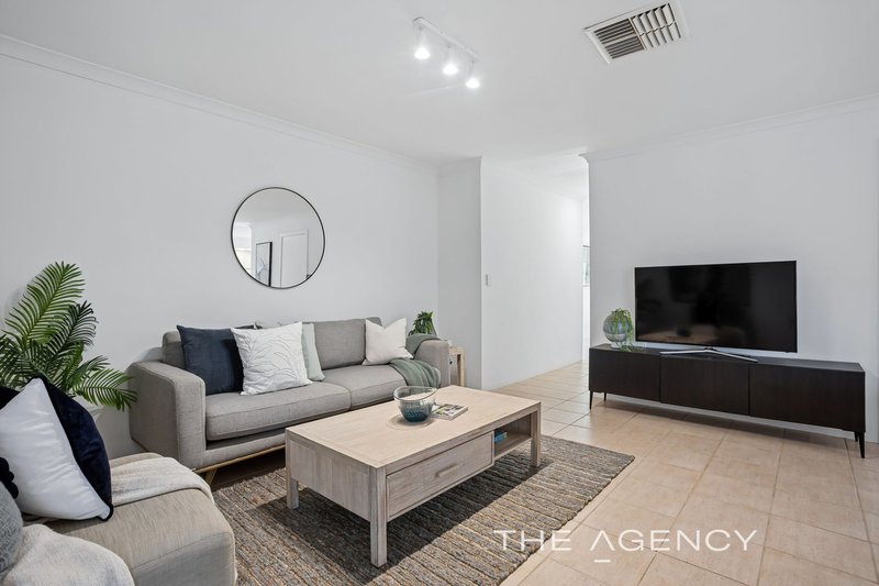 Photo - 45 Deverall Square, Hillarys WA 6025 - Image 4