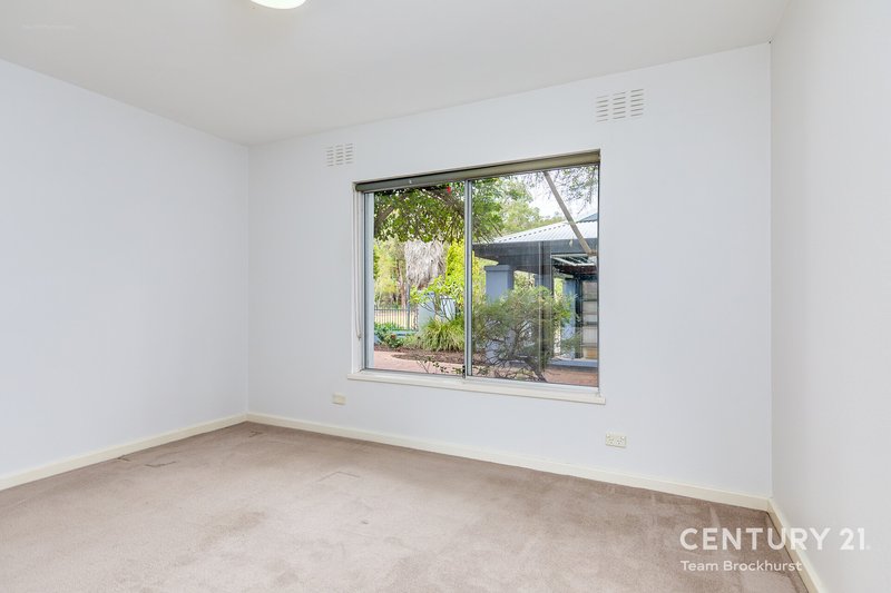 Photo - 4/5 Doherty Road, Coolbellup WA 6163 - Image 12