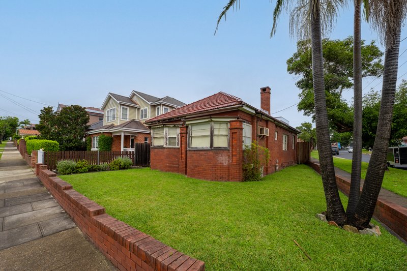 Photo - 45 Duchess Avenue, Rodd Point NSW 2046 - Image 2