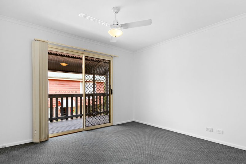 Photo - 4/5 England Road, Ferny Hills QLD 4055 - Image 7