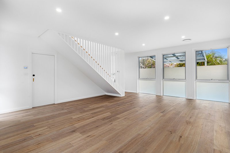 Photo - 4/5 Gannons Road, Caringbah NSW 2229 - Image 2