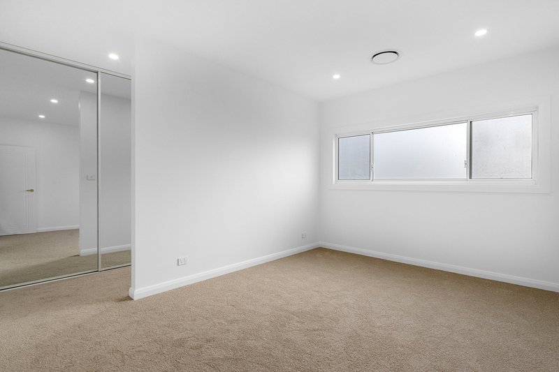 Photo - 4/5 Gannons Road, Caringbah NSW 2229 - Image 5