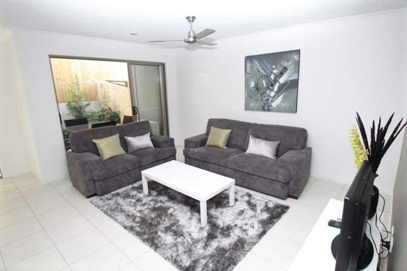 Photo - 4/5 Glenlyon Street, Gladstone Central QLD 4680 - Image 2