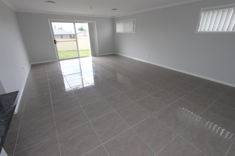 Photo - 45 Graham Drive, Kelso NSW 2795 - Image 7