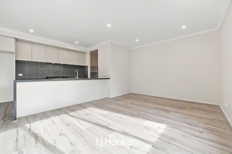 Photo - 45 Guisard Way, Clyde North VIC 3978 - Image 4
