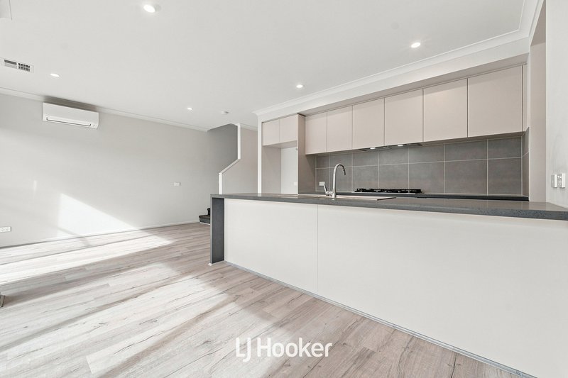 Photo - 45 Guisard Way, Clyde North VIC 3978 - Image 5