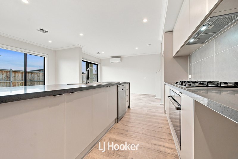 Photo - 45 Guisard Way, Clyde North VIC 3978 - Image 8