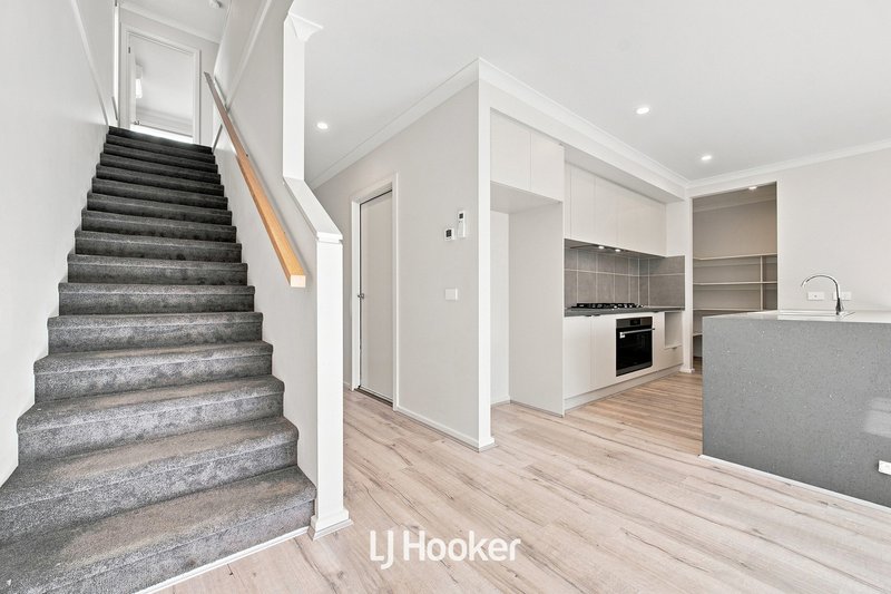 Photo - 45 Guisard Way, Clyde North VIC 3978 - Image 9