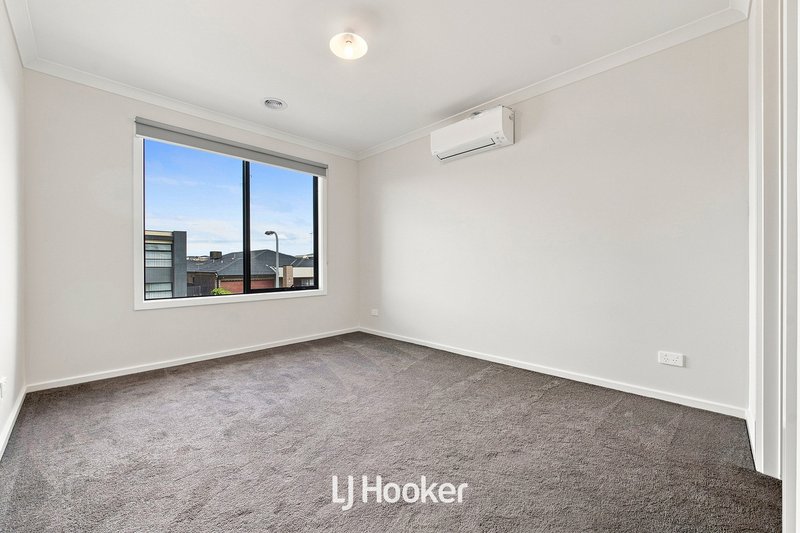 Photo - 45 Guisard Way, Clyde North VIC 3978 - Image 10